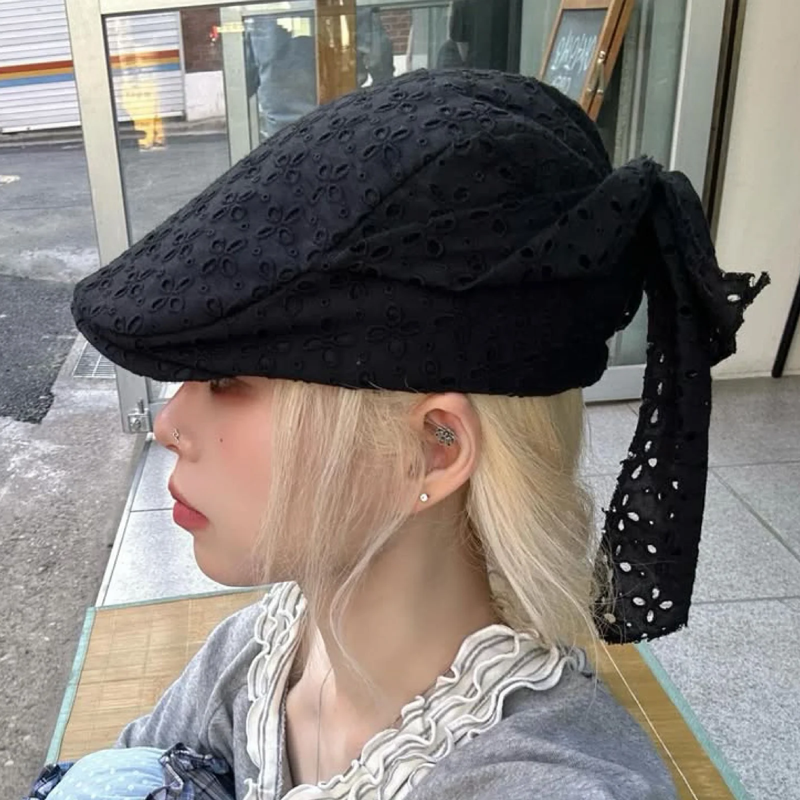 LACE SCARF FLAT CAP IN BLACK