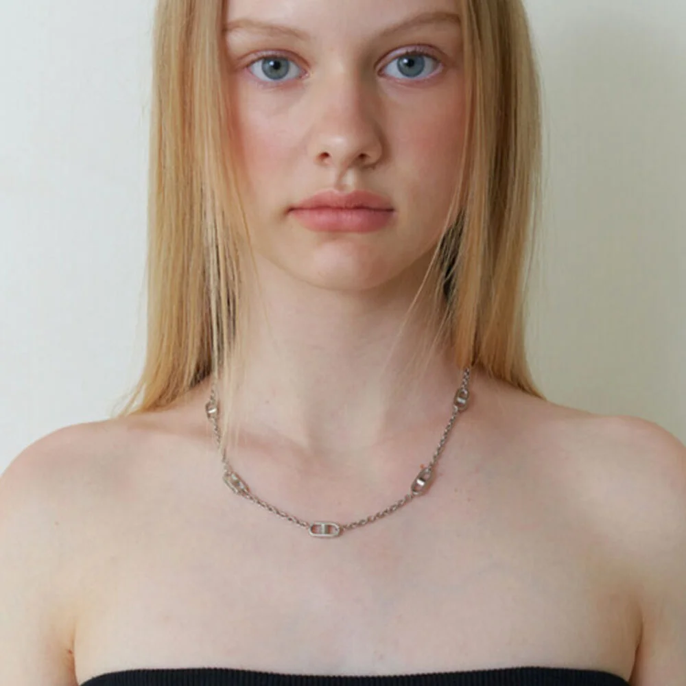 surgical hooves pattern necklace