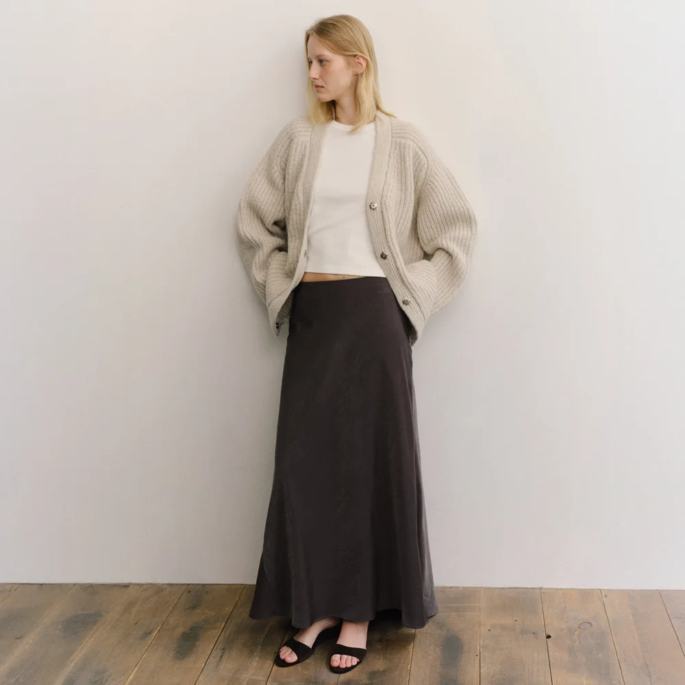 SMOOTH TEXTURE MAXI SKIRT_CHARCOAL BROWN