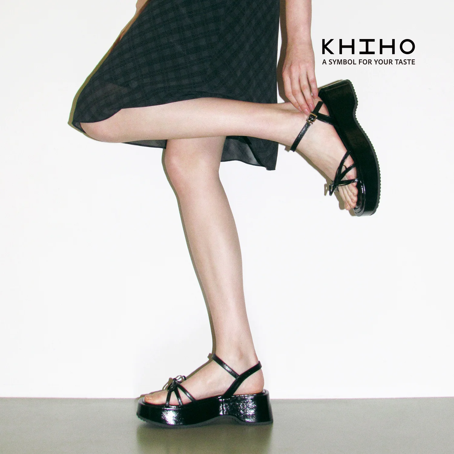 RIBBON PLATFORM SANDALS / BLACK