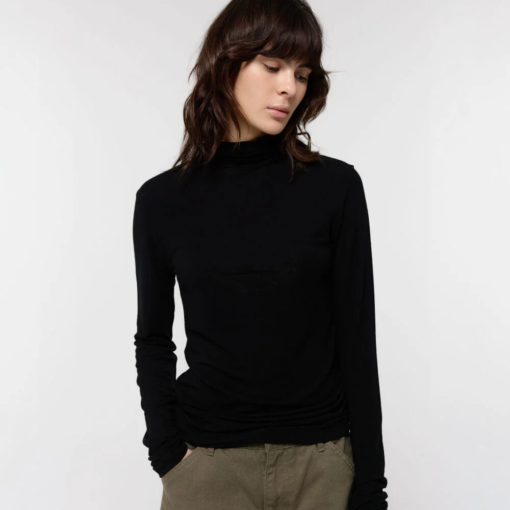 TURTLE NECK SLIM TOP / BLACK