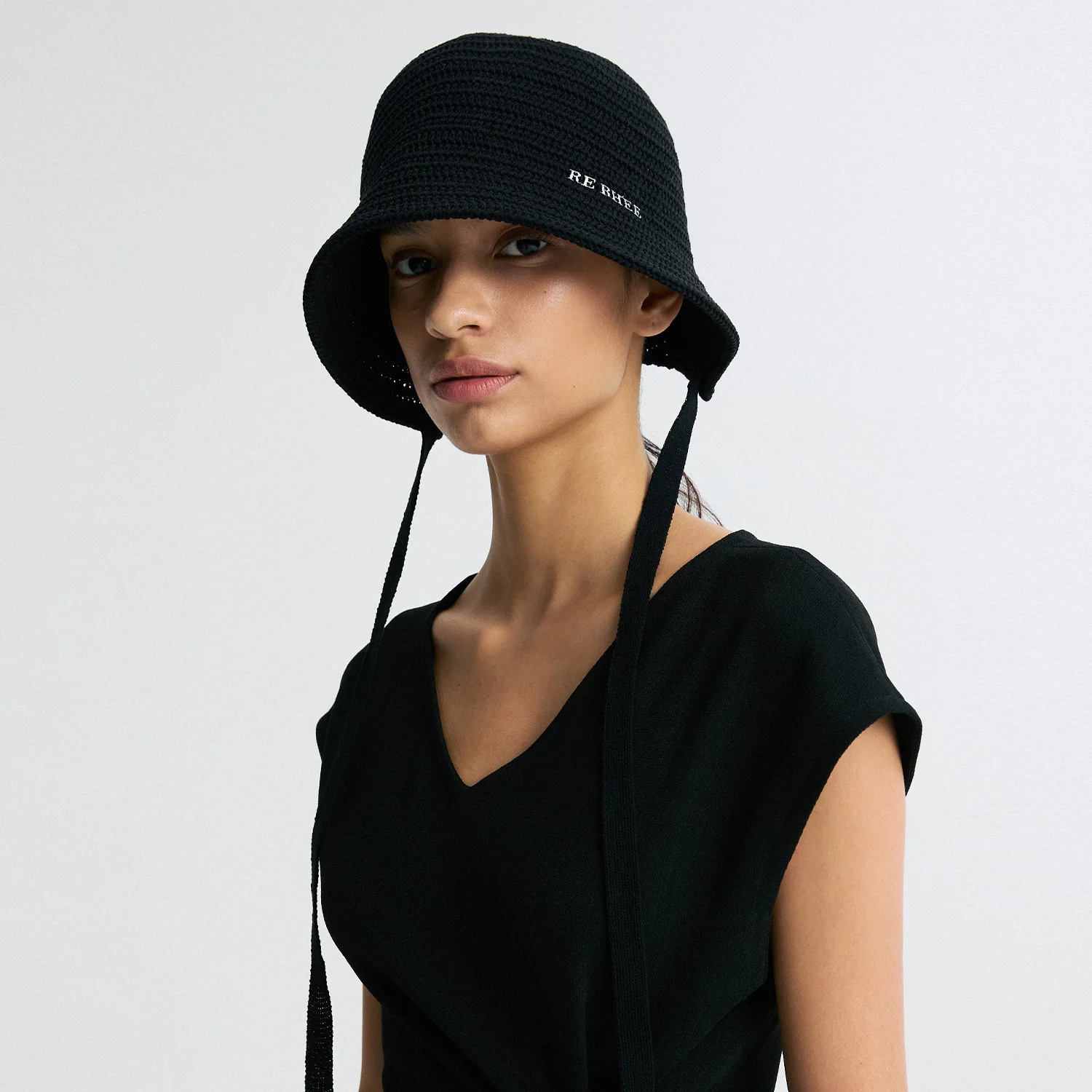 DETACHABLE STRAP CROCHET BUCKET HAT BLACK