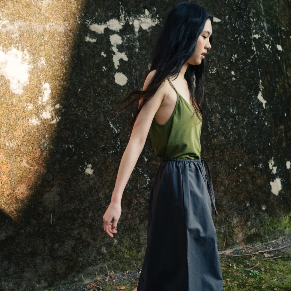 Cotton camisole sleeveless top (green / dark brown / white / dark gray)