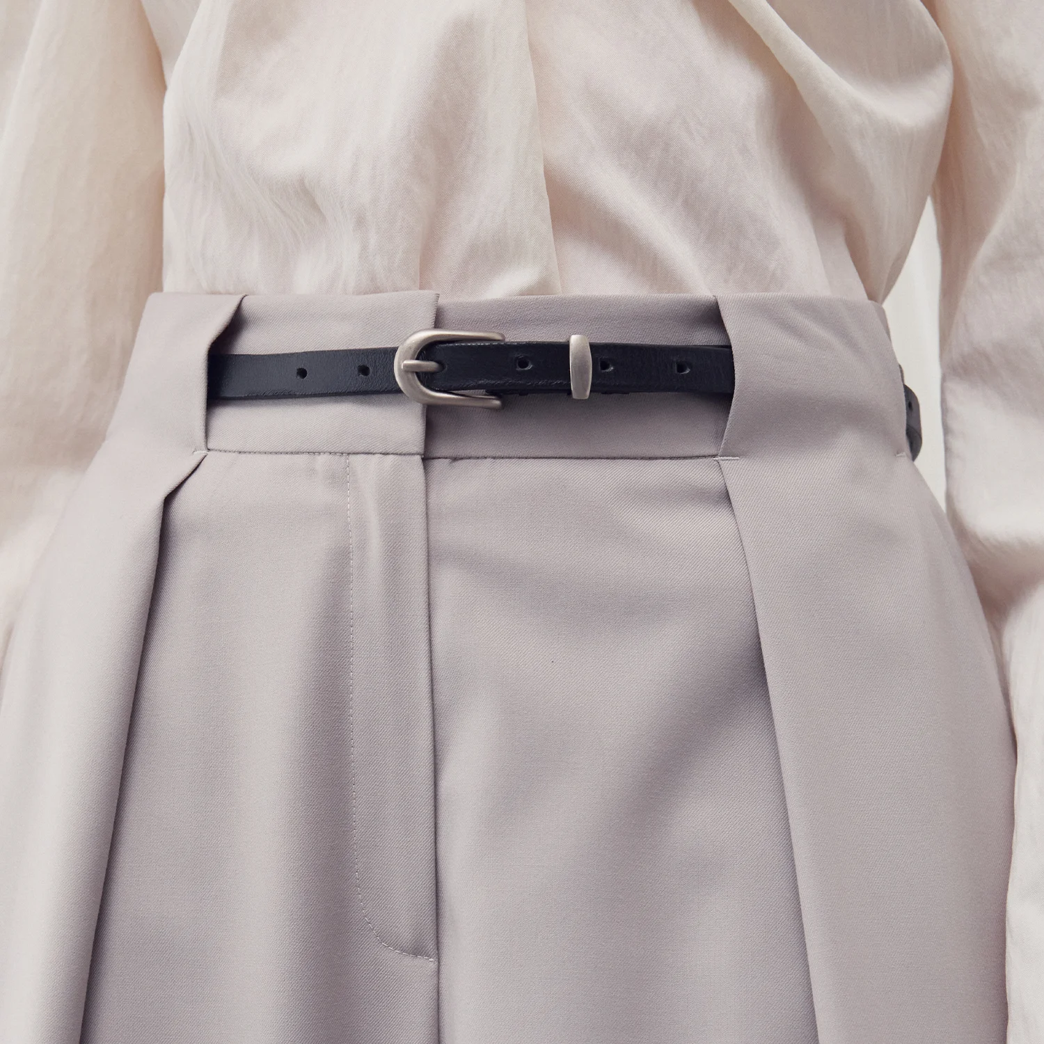 LOGO EMBROIDERED THIN LEATHER BELT