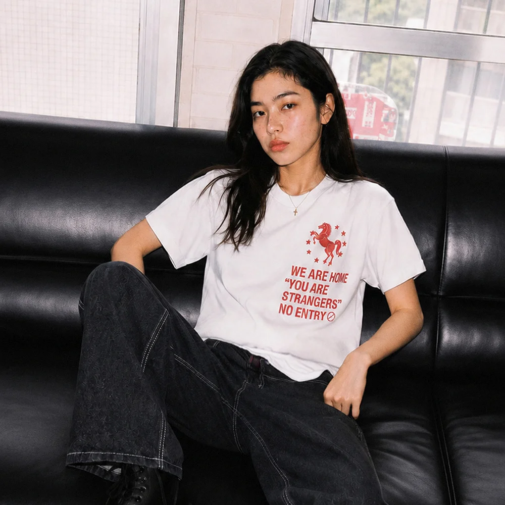 HORSE TYPO CROP TEE