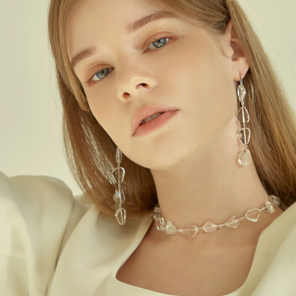 Jang Hee-ryung 著用 Pure Glass Choker Necklace