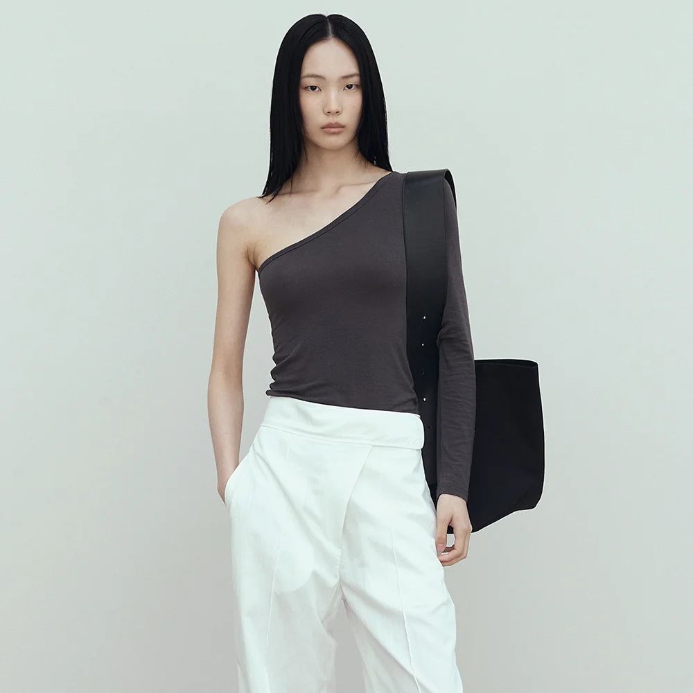 LIA ONE-SHOULDER T-SHIRT