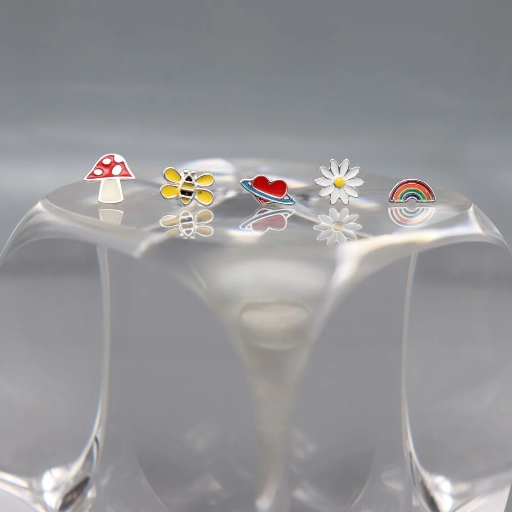 Cute motives color pin Eearing 獨特 可愛 Motif 色 耳環