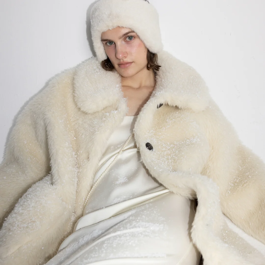 Wool fluffy half coat (ivory / black)