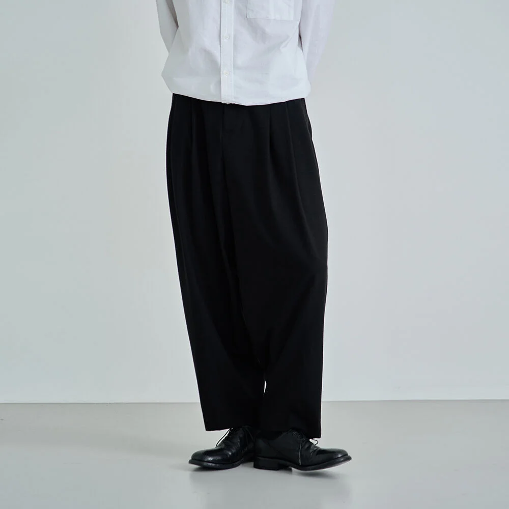 WOOL BLEND CURVED WIDE THREE TUCK BANDING SLACKS
