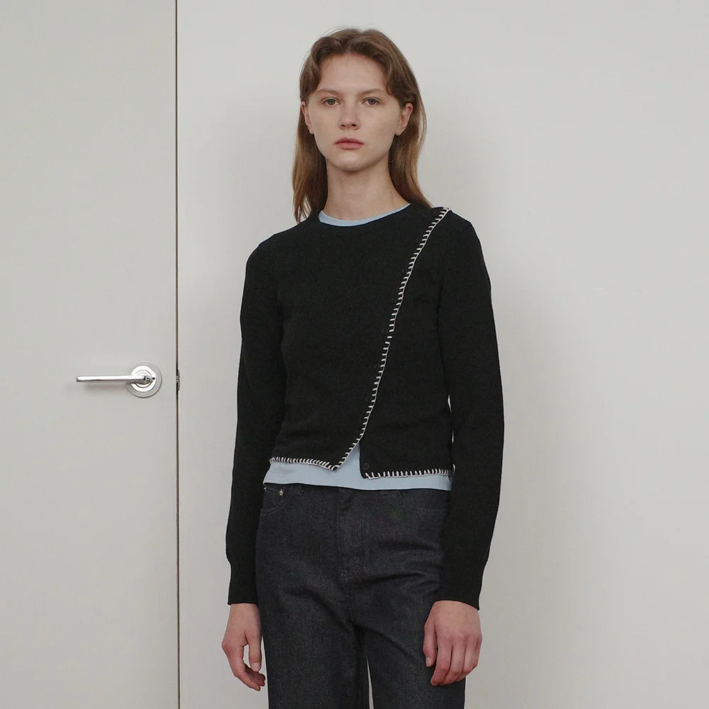 DIAGONAL BUTTON KNIT - BLACK
