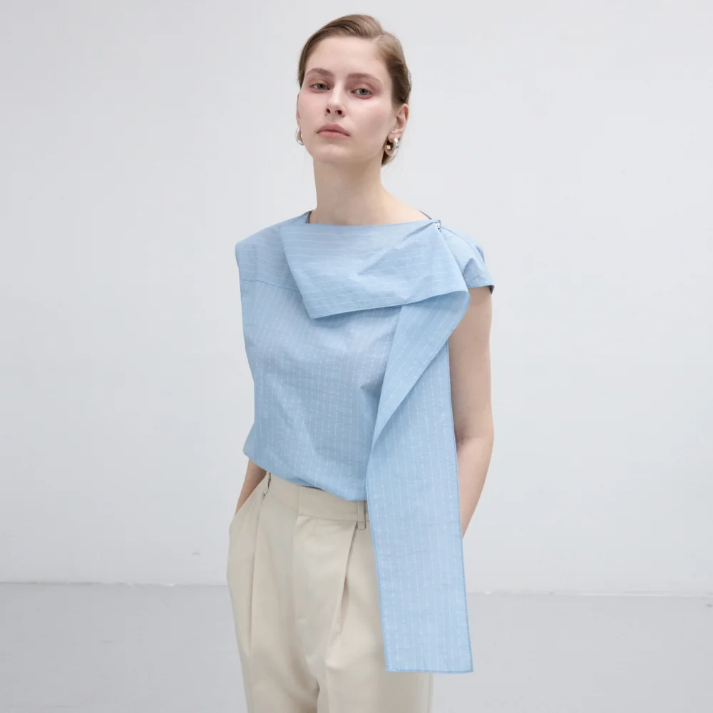 SIDE-TIED SLEEVELESS BLOUSE_BLUE