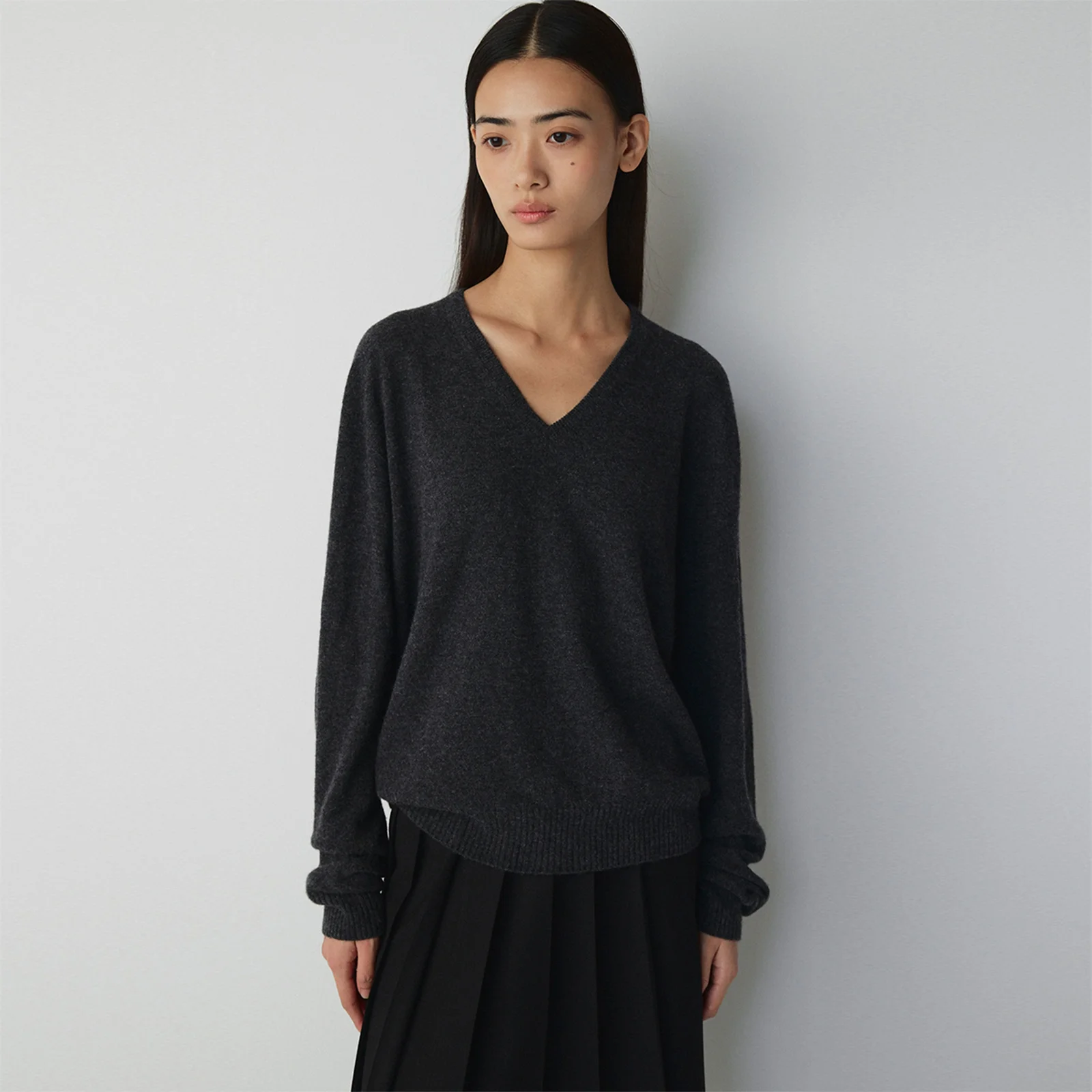 Wool V neck knit-Charcoal