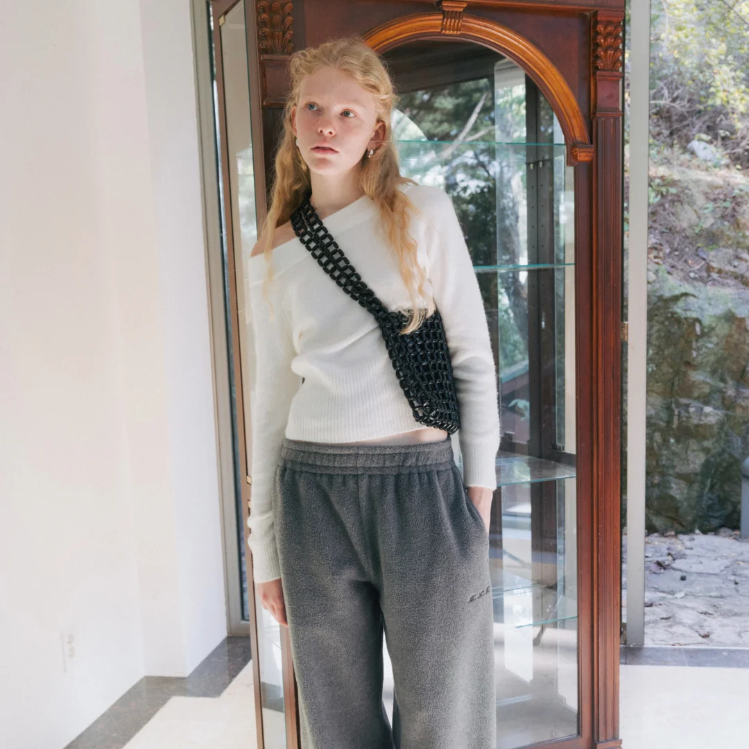 Off-shoulder knit (ivory / dark gray)