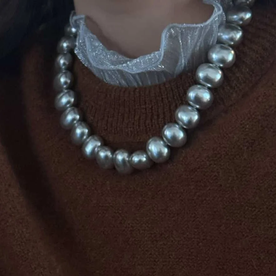 Silver oval pearl necklace