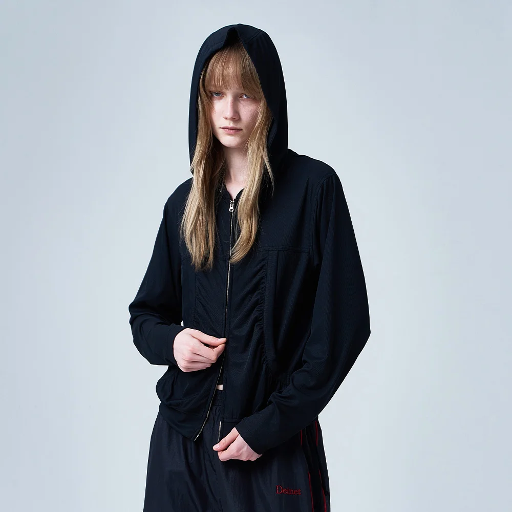 SHIRRING HOOD ZIP UP IN BLACK
