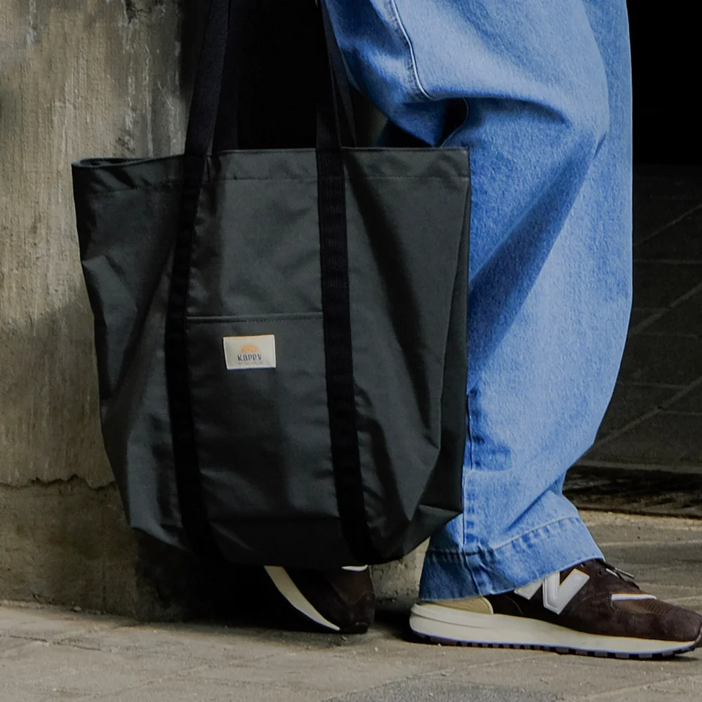 SUNNY WINK NYLON TOTE BAG (CHARCOAL)