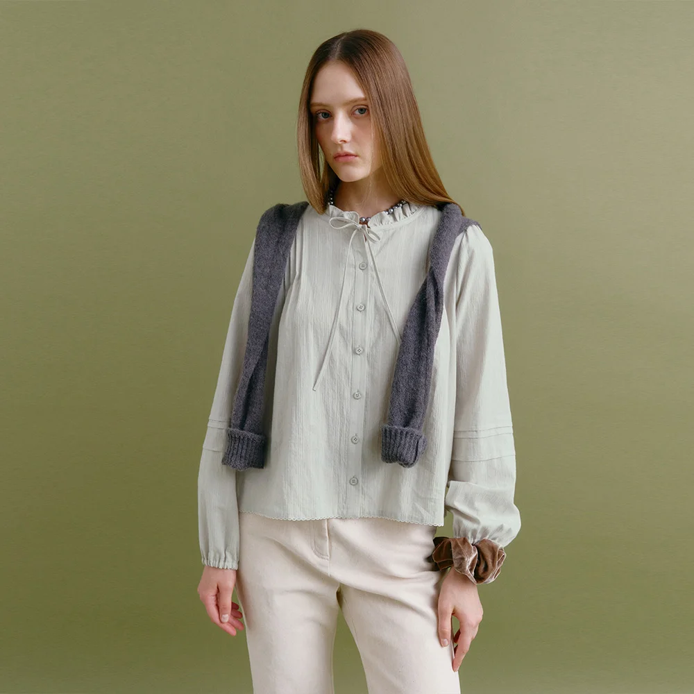 COTTON FRILL-NECK BLOUSE (natural green)