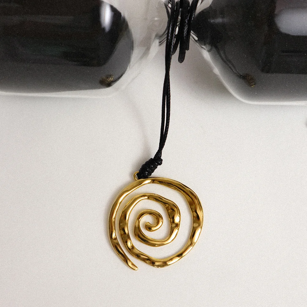 Eterna spiral 18k necklace_gold