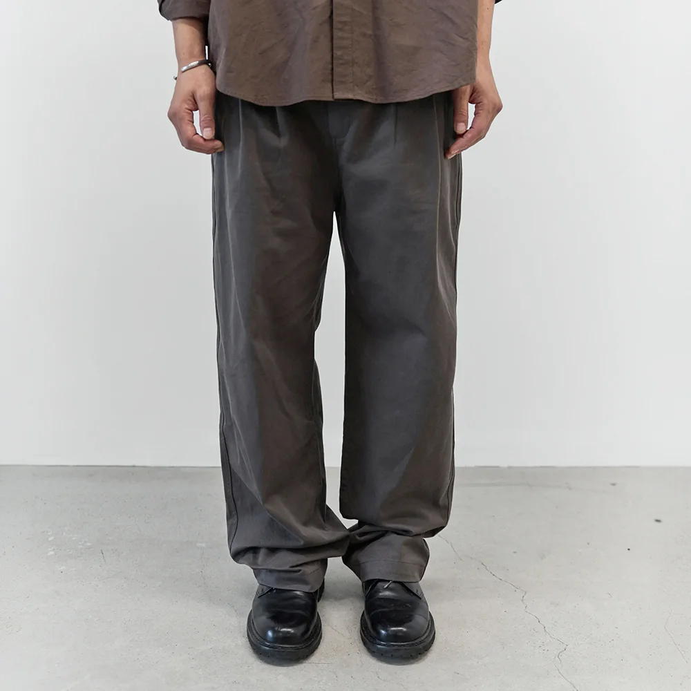 City Worker Pin-tuck Trouser (Ash Brown)