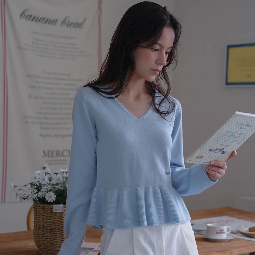 V-neck Flare Shirring Knit