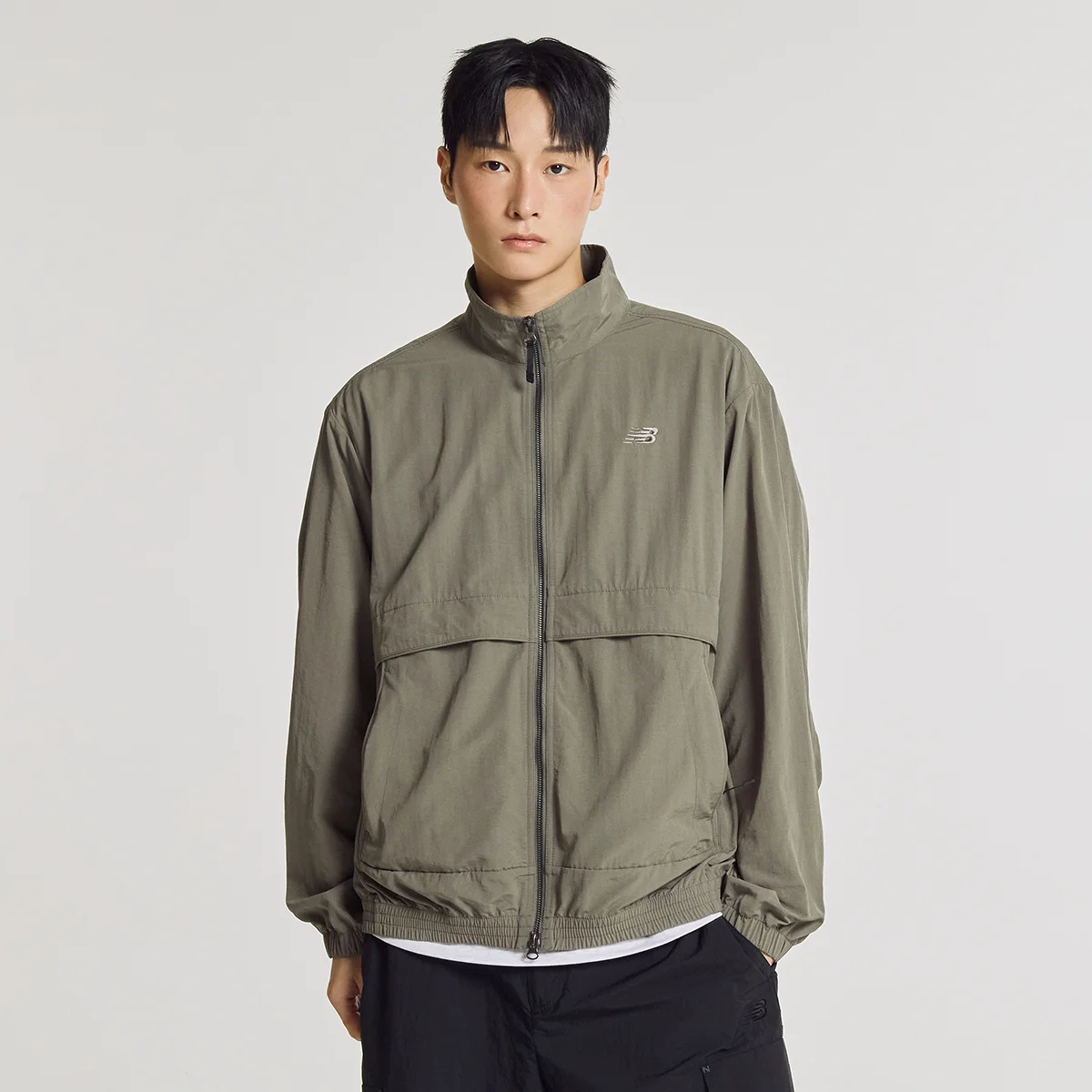 NBNAG31803 / UNI 必備款 經典傳承 立領 暖身外套 (G/KHAKI)
