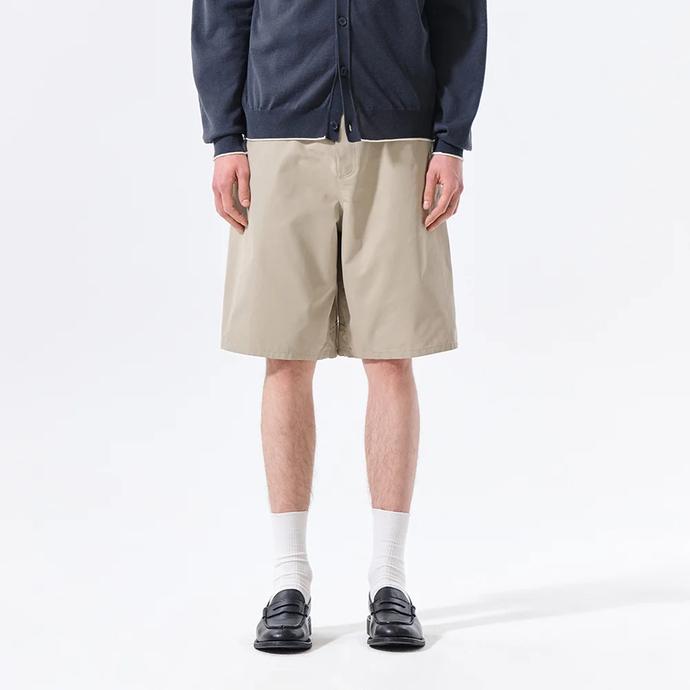CURVED SEAM BERMUDA PANTS FOR MEN IN BEIGE