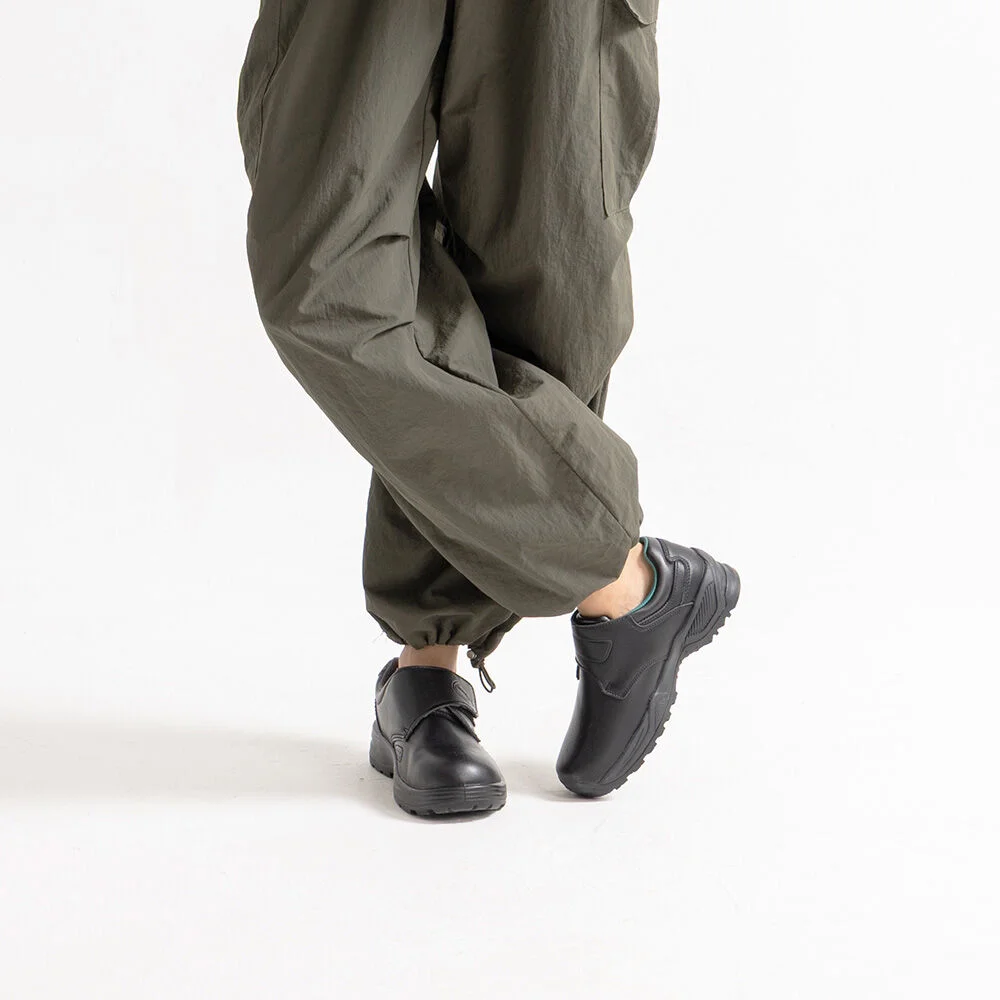 4065 Functional Sneakers