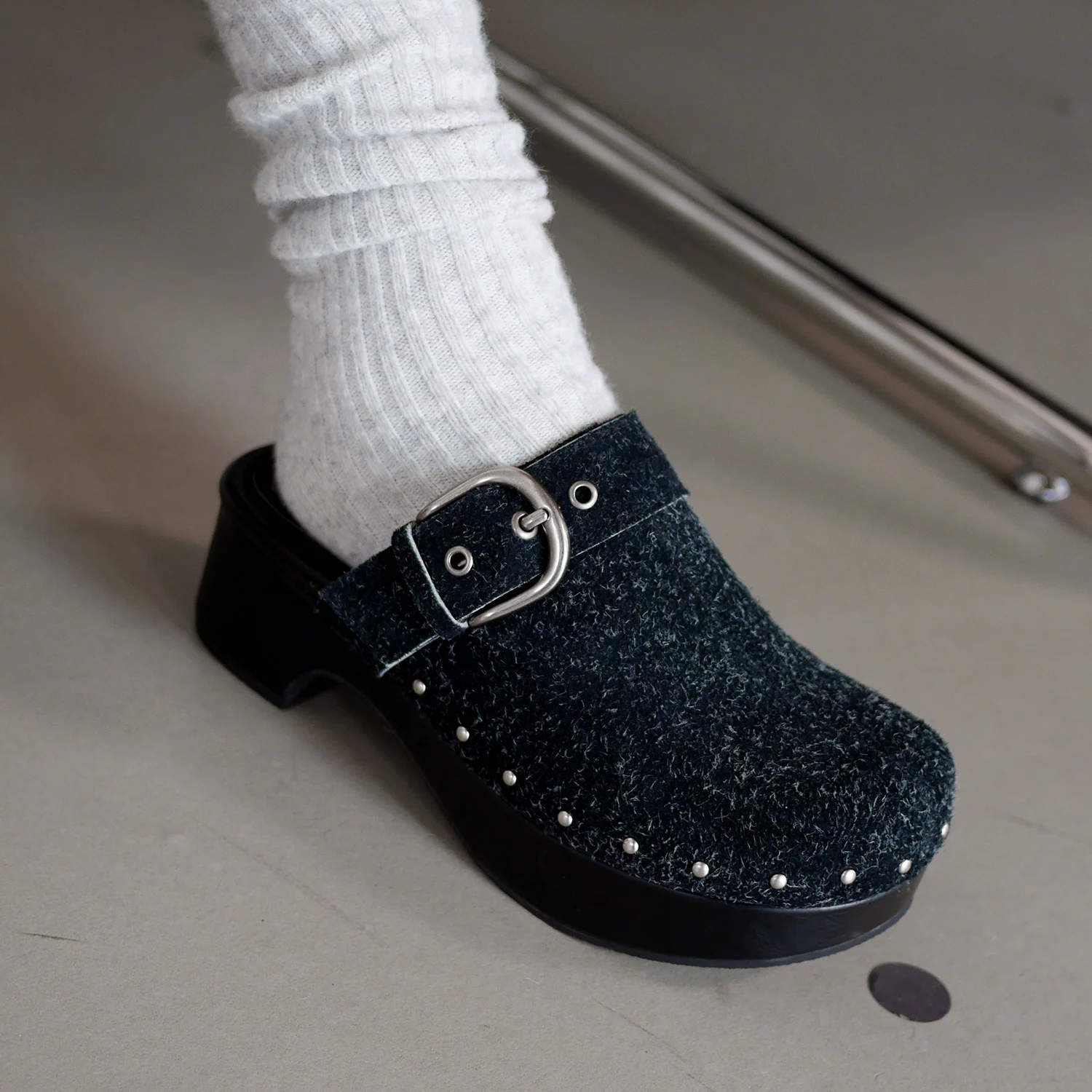 Hairy Rivet Clog / Black