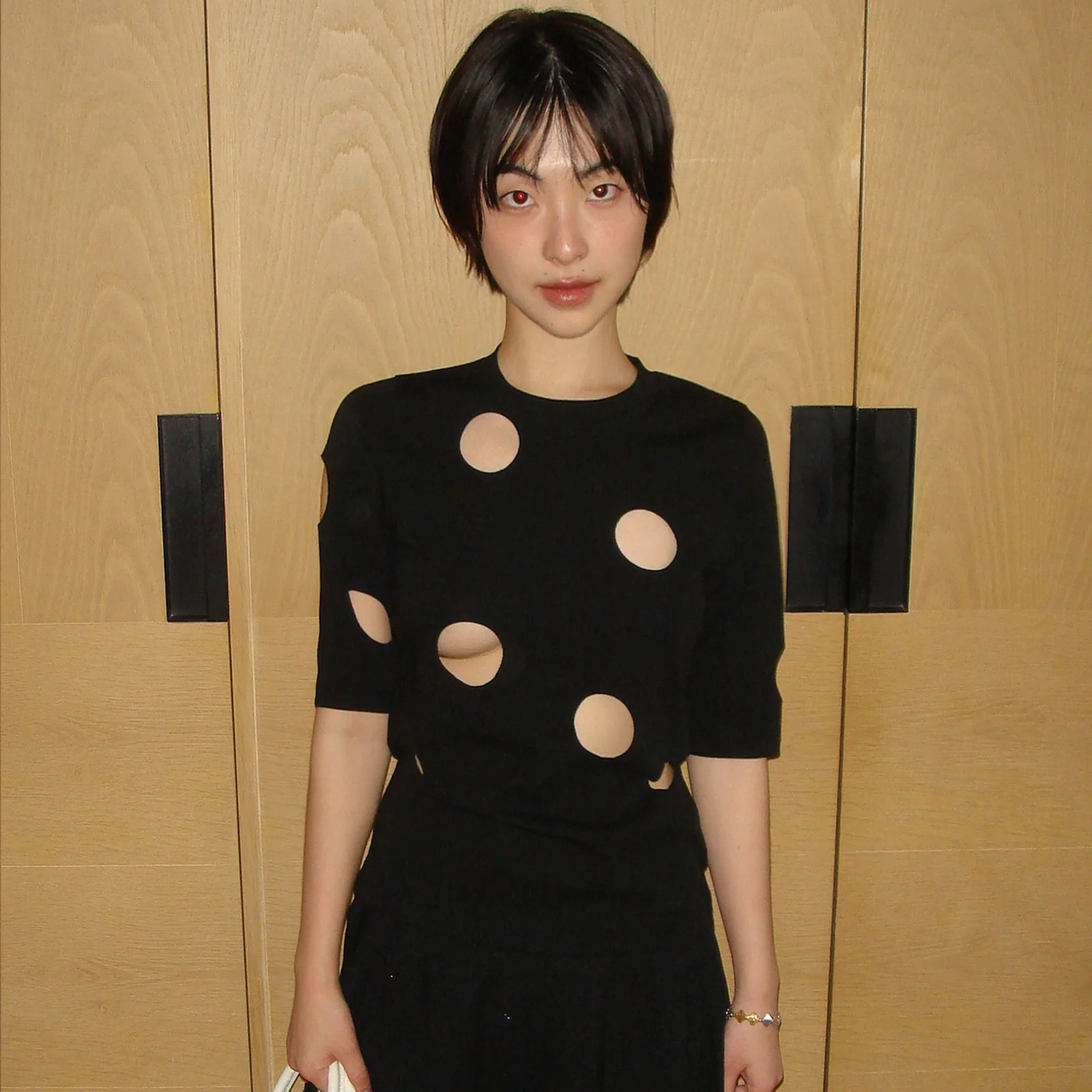 HOLE DETAIL T-SHIRT_BLACK