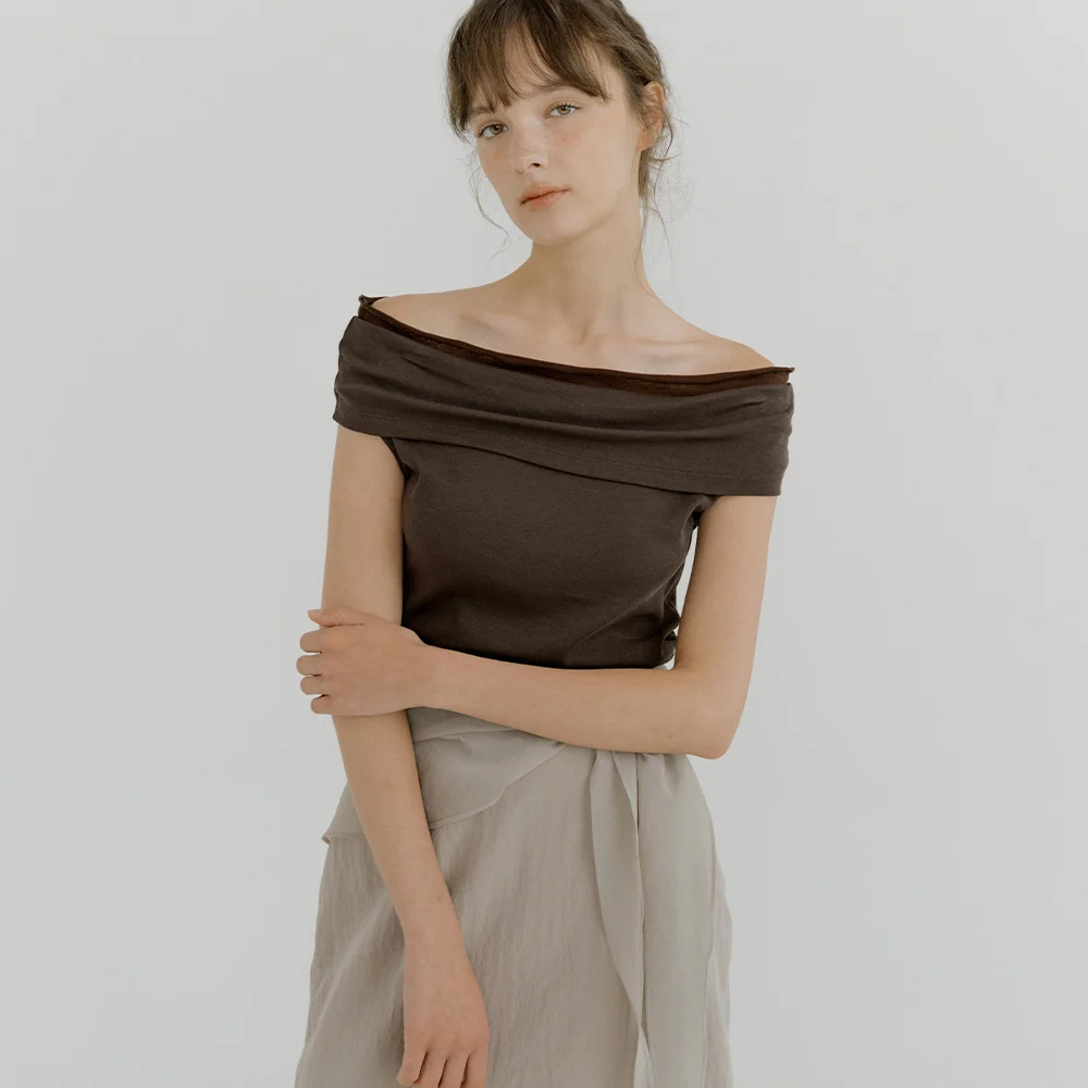 chiffon off-shoulder T-shirt (brown) orc 6073