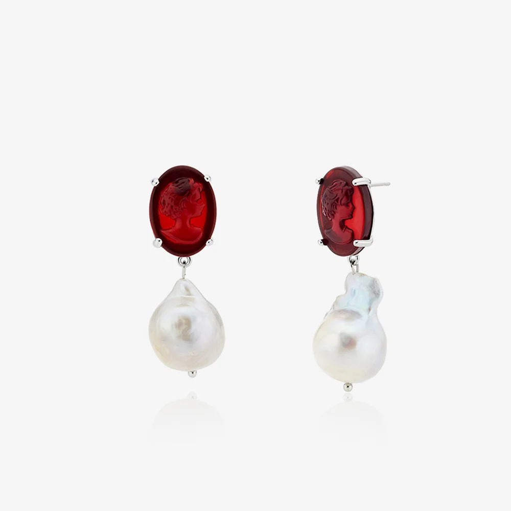 Cameo pearl earrings, CLOSET