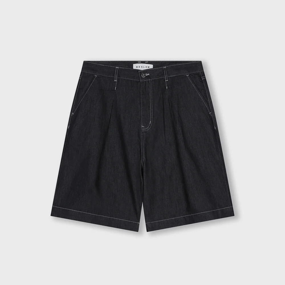 WIDE FIT ONE TUCK TENCEL LIKE SHORTS BLACK
