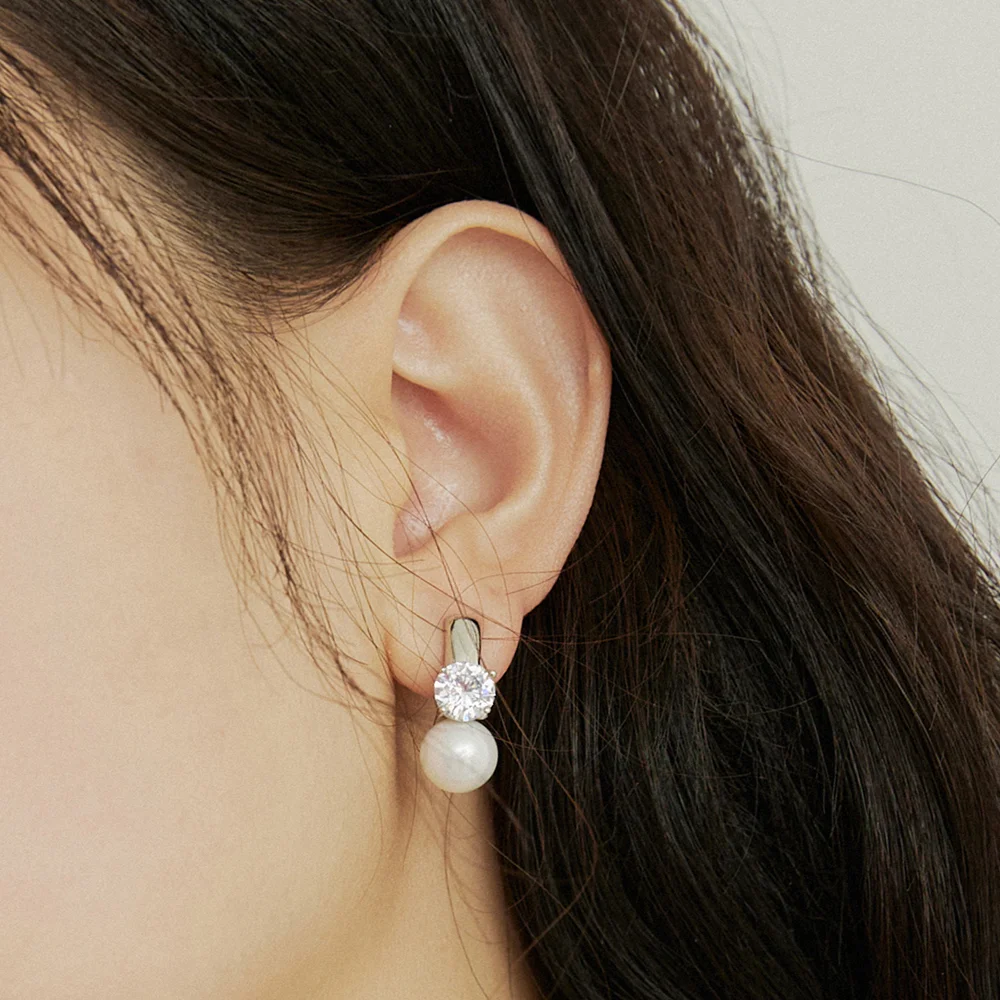 Cubic stone pearl earring - silver
