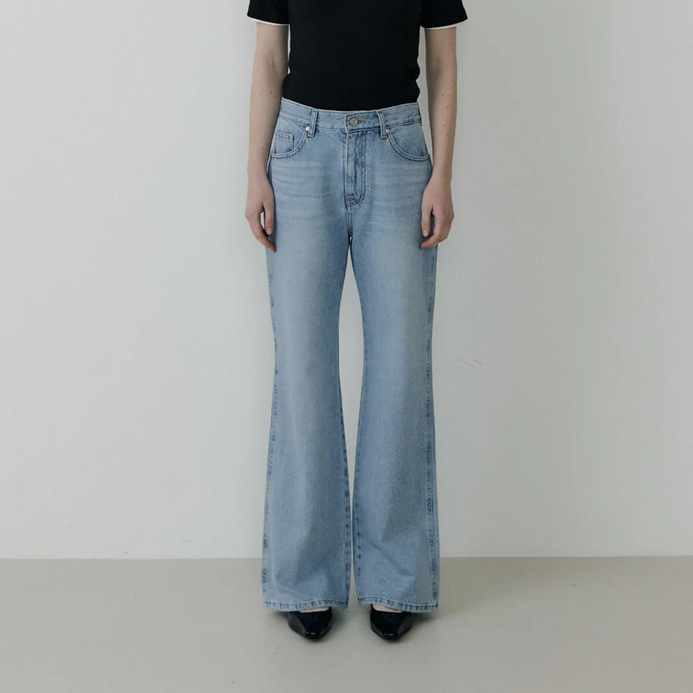 Wide boot cut denim (light blue)