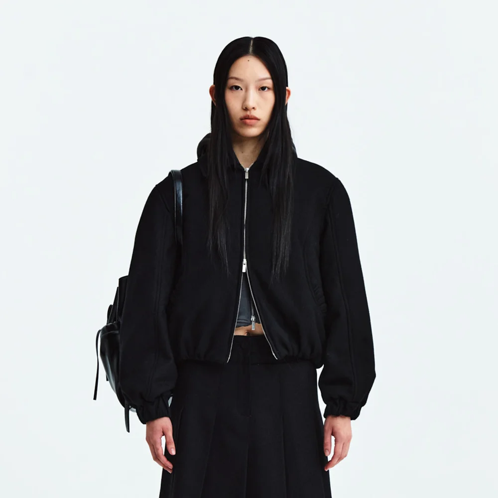 VOLUME ZIP UP BOMBER JUMPER IN BLACK