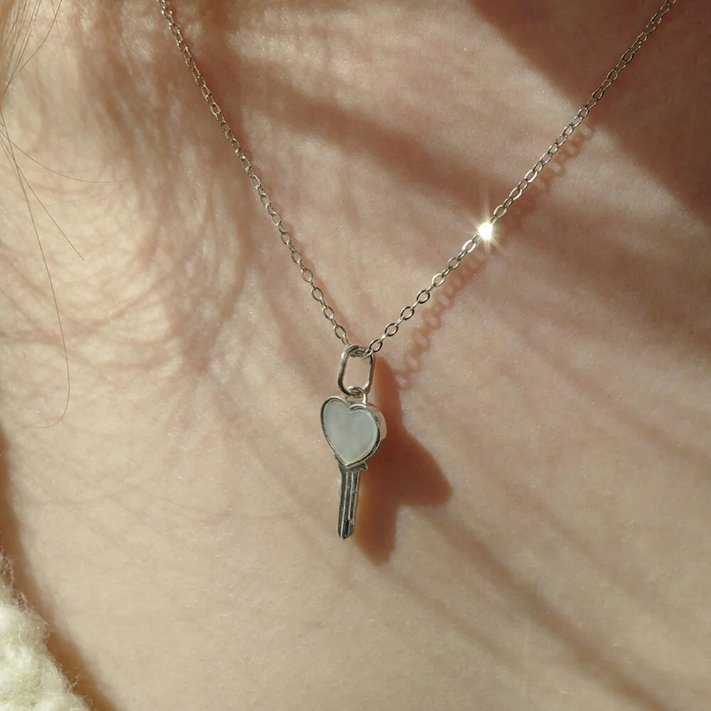 stone heart key necklace (silver)