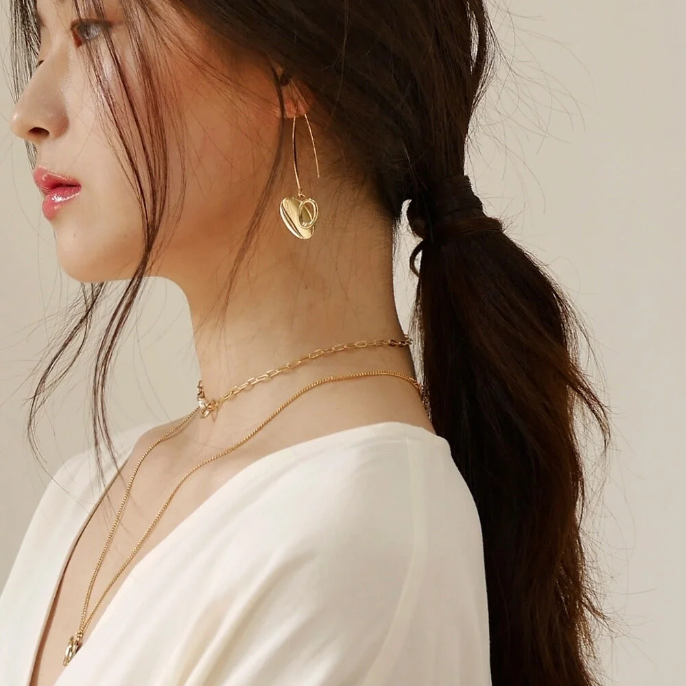 curved drop heart earring