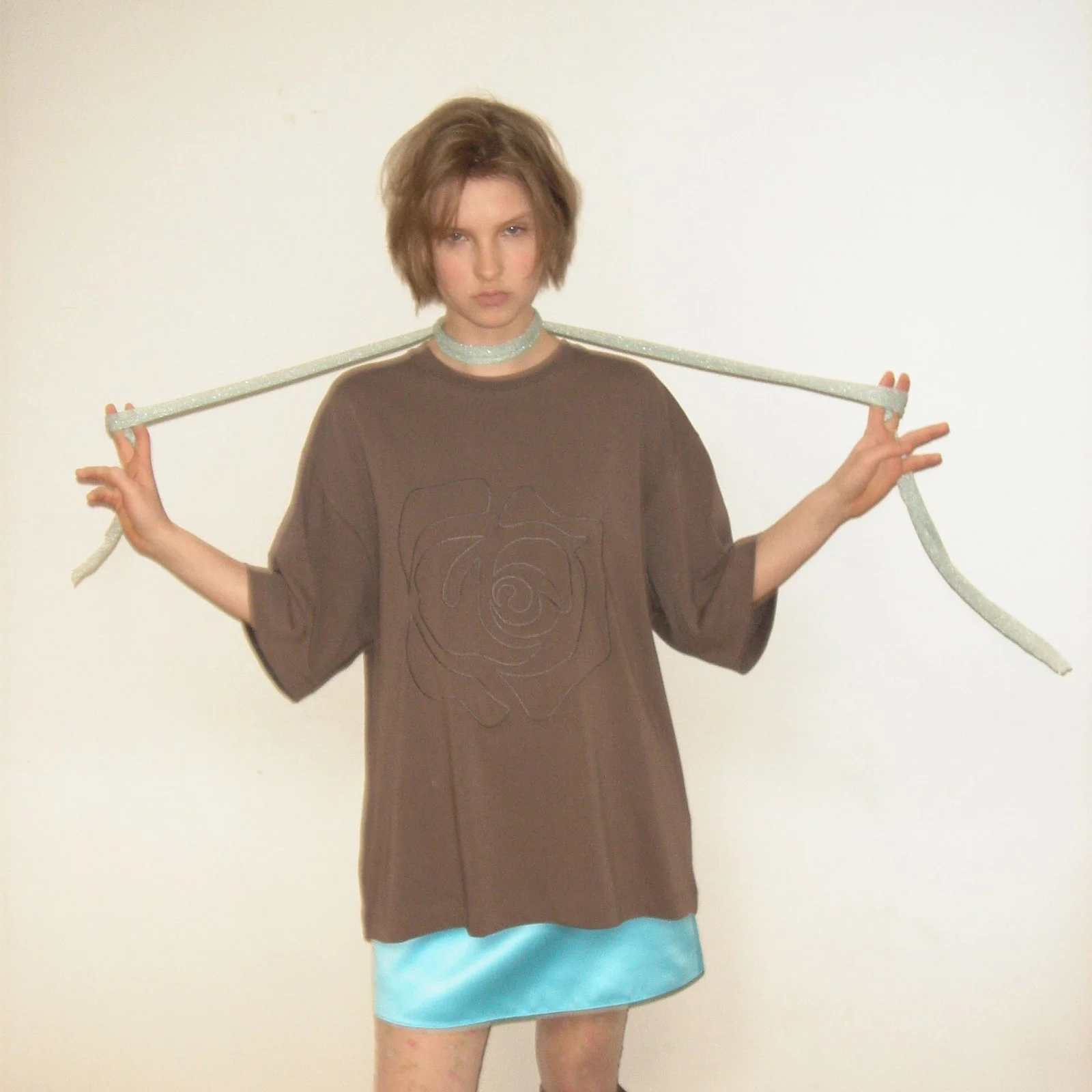 ROSE PATCH T-SHIRT_BROWN