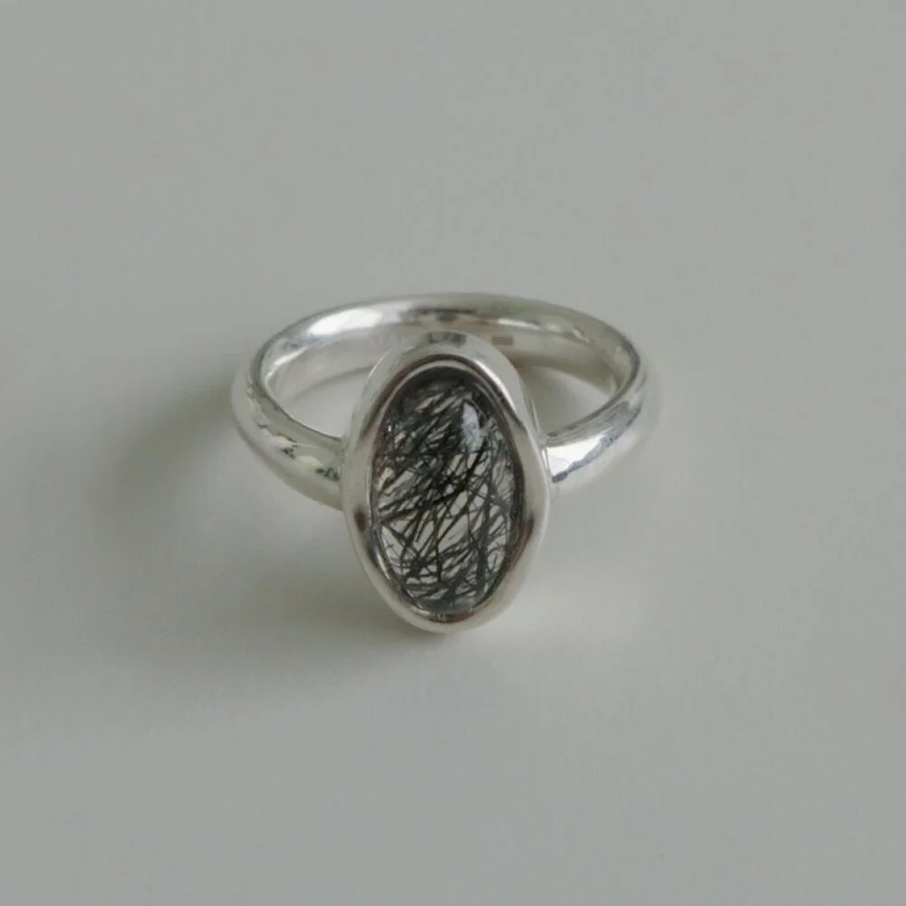 BLACK QUARTZ ELLIPSE RING
