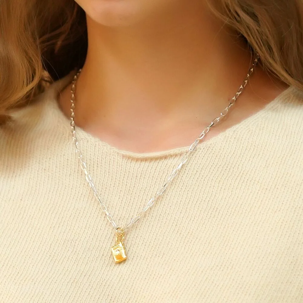 Antique camera pendant chain Necklace Antique 相機 吊飾 點綴 鏈條 頸鏈