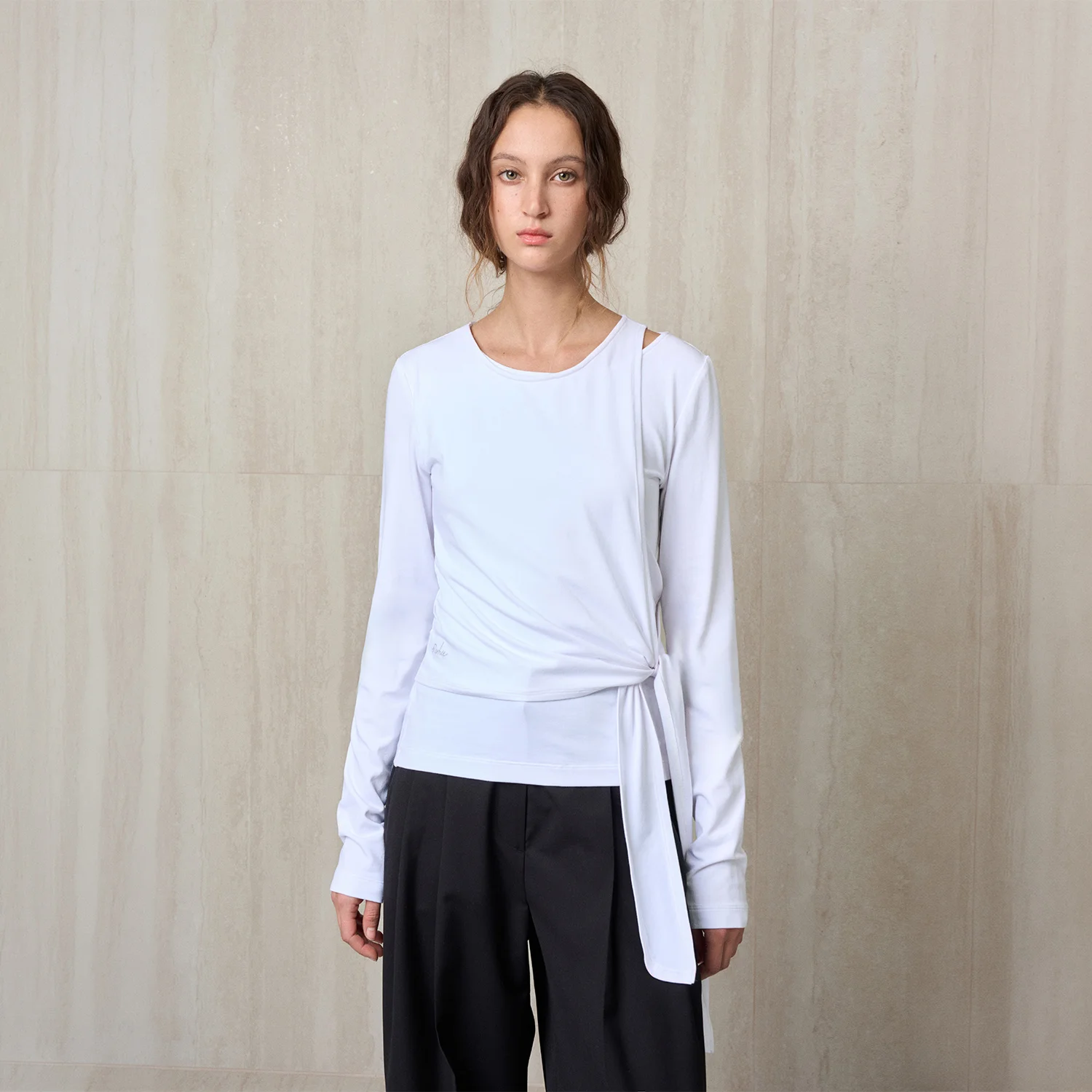 SIDE-TIE LAYERED TOP WHITE