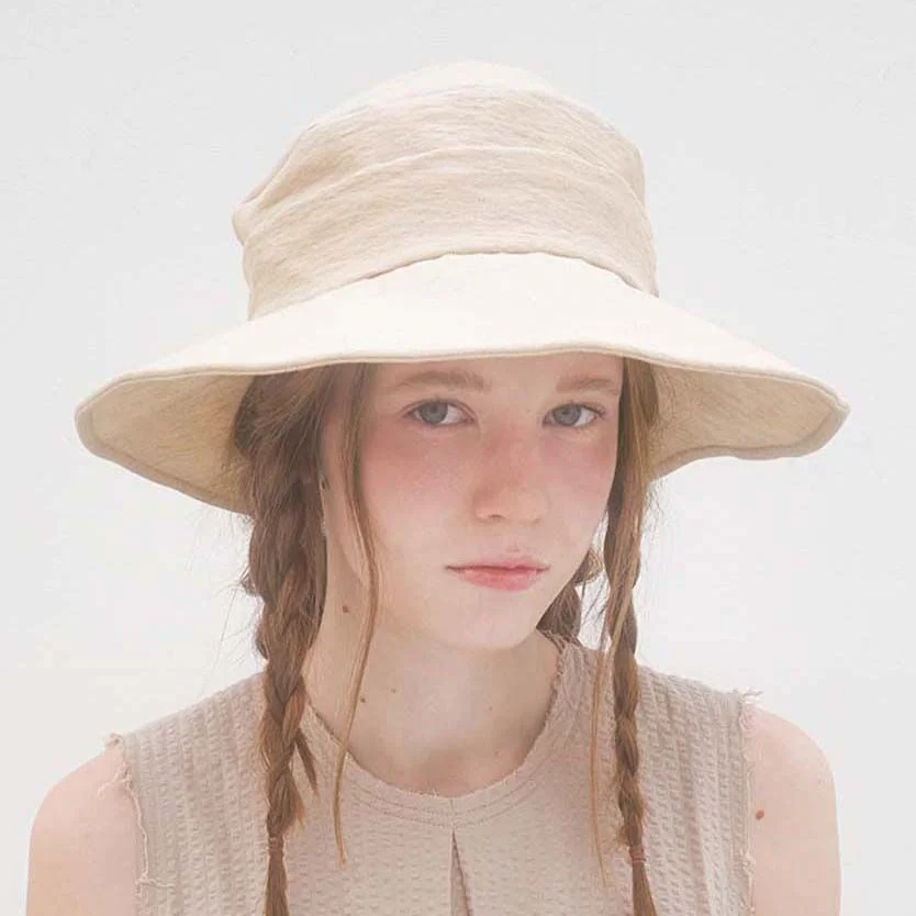 Back Ribbon Point Wide Hat