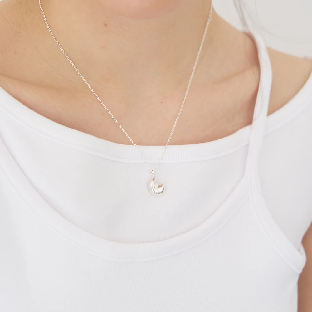 Flow Curl Necklace