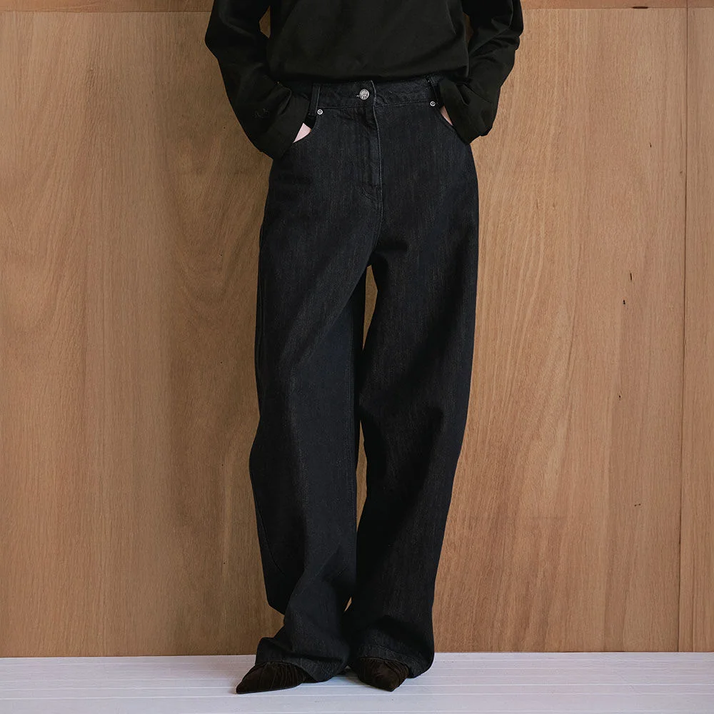 Curved-Fit Denim Pants L214-35
