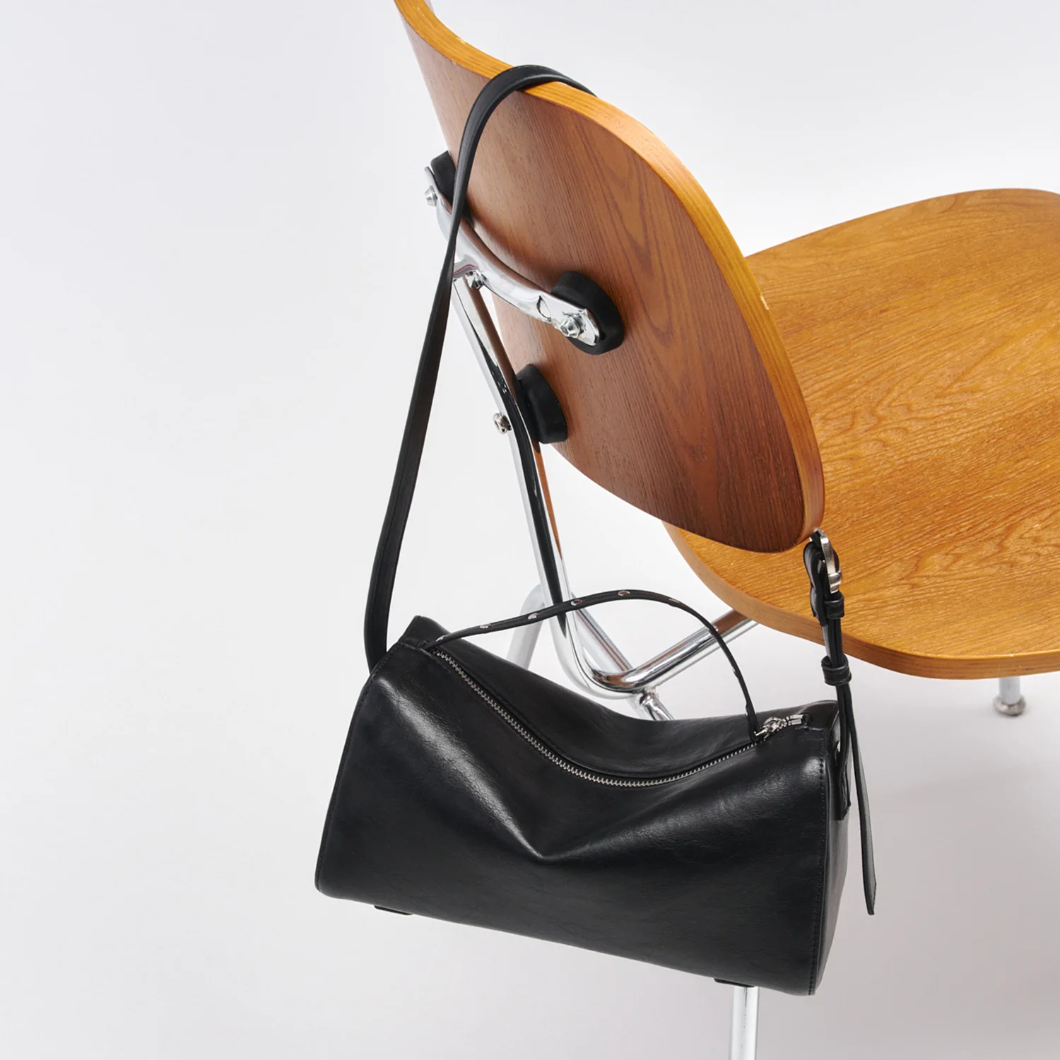 VELVASTUD BRICK BAG / BLACK LEATHER
