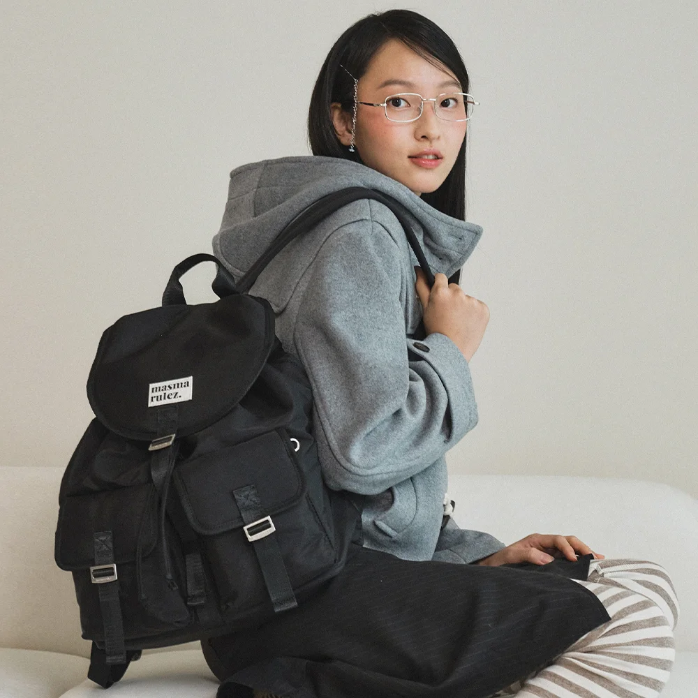Glossy belted flap backpack_Black