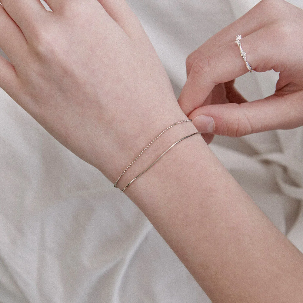 Slim Double-Line Bracelet. BB1593