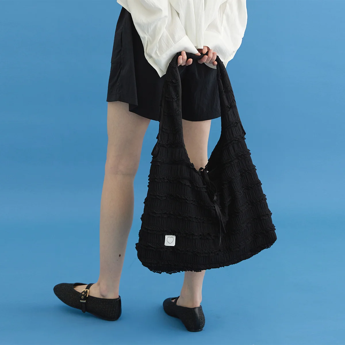 Wavy Pleats Shoulder Bag (black)