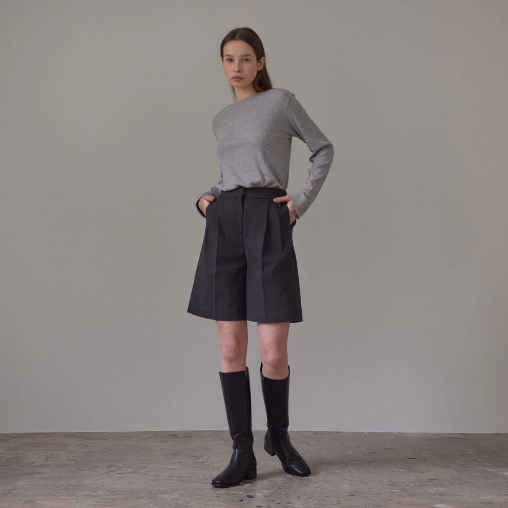 Two-Tuck Bermuda Pants (Charcoal)